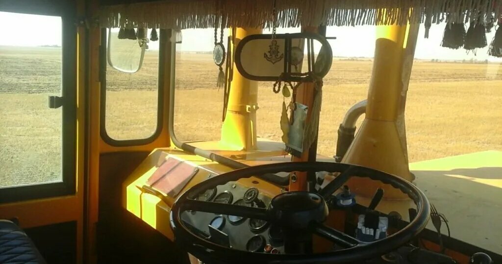 Самый большой колесный трактор СССР