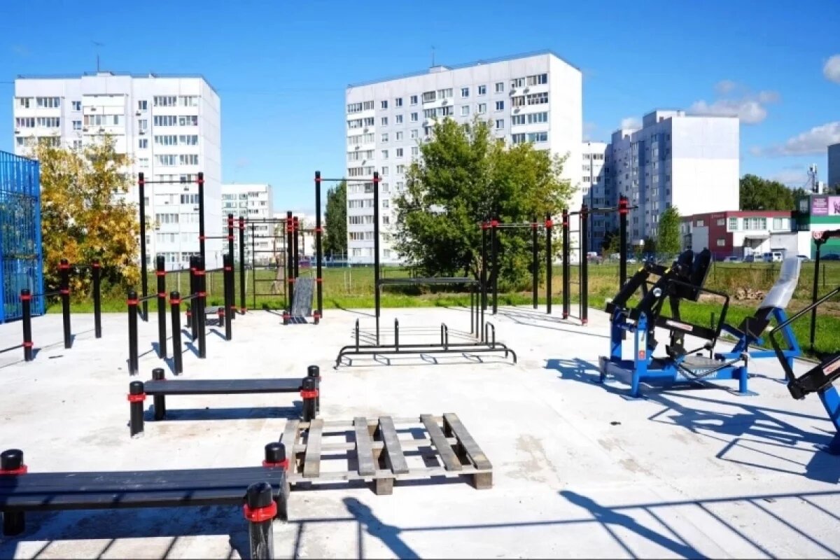    В Заволжье на месте недостроя возводят спорткомплекс открытого типа