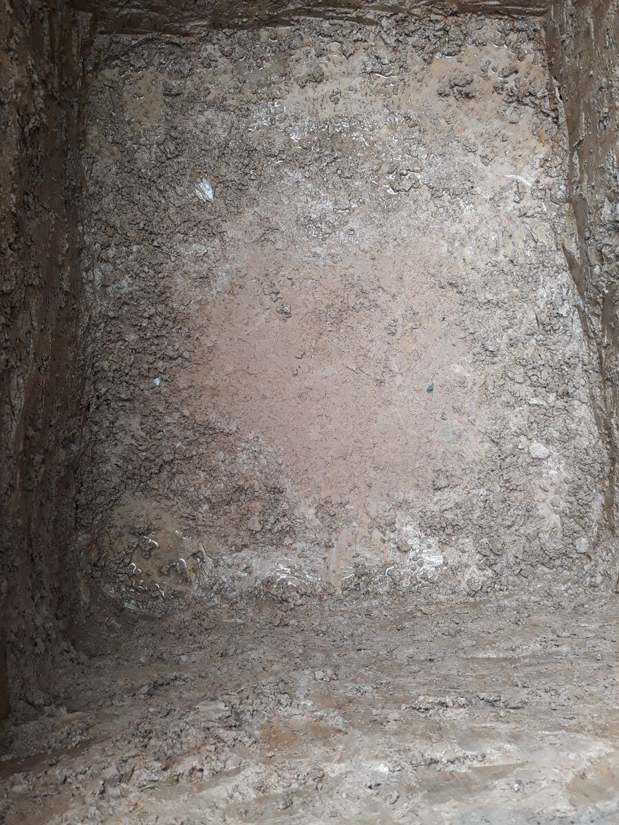 Вода стала скапливаться на глубине 1 метр. Фото автора