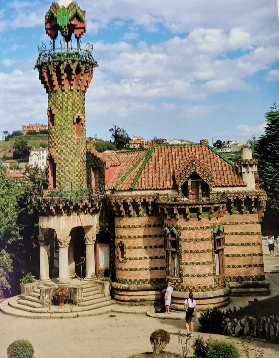 Здание " Каприз", Антонио Гауди, 1883. Кантабрия. Испания. 