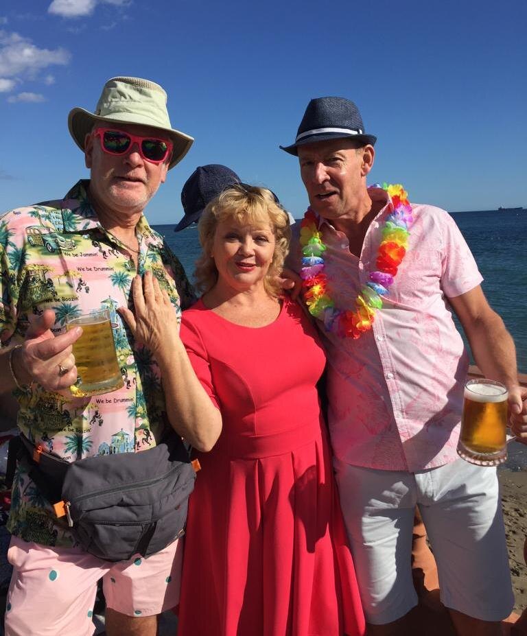 Сайты знакомств - это "большие цифры" и большой выбор разных мужчин. 