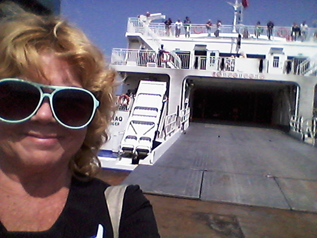 Круизный лайнер- тоже классное место для знакомств, но дороговатое...