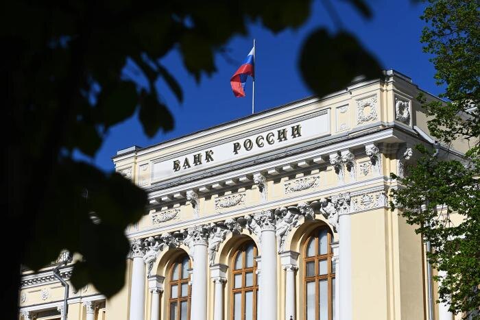 Центробанк снизил ключевую ставку всего на 100 базисных пунктов. Обложка © Life.ru