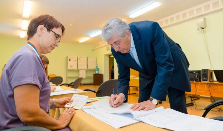    Депутаты Заксобрания Оренбуржья приняли участие в голосовании Оренбуржье