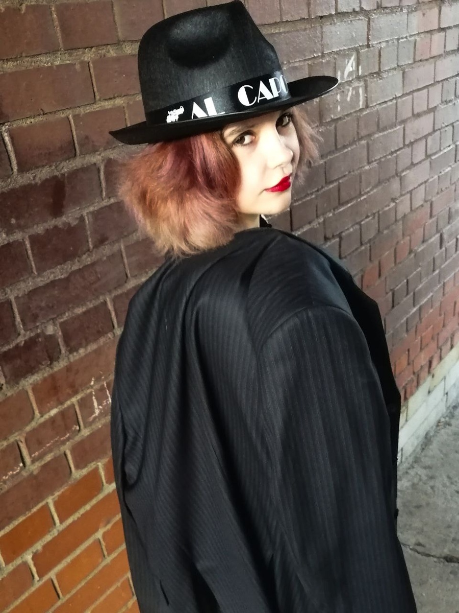 Меня зовут Анна Шлыкова и я провожу Мафию в Питере уже больше 12 лет. 