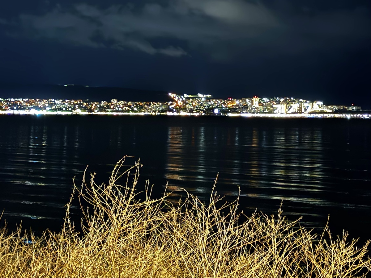 Вечерние виды с набережной завораживают. Фото автора.