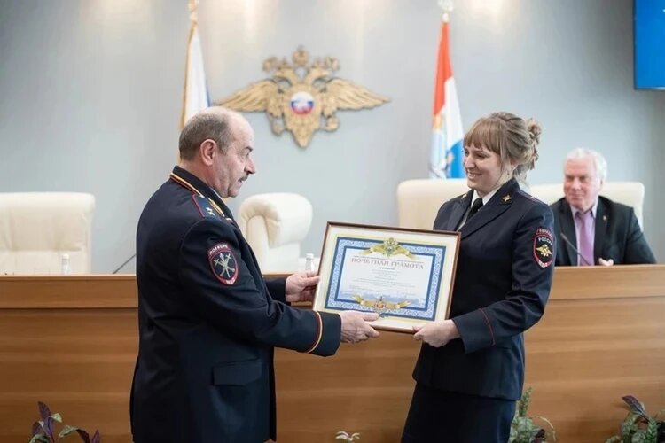 Ирина получает в 2019 году награду, став «Мисс Самарская полиция». Фото: КП-Самара