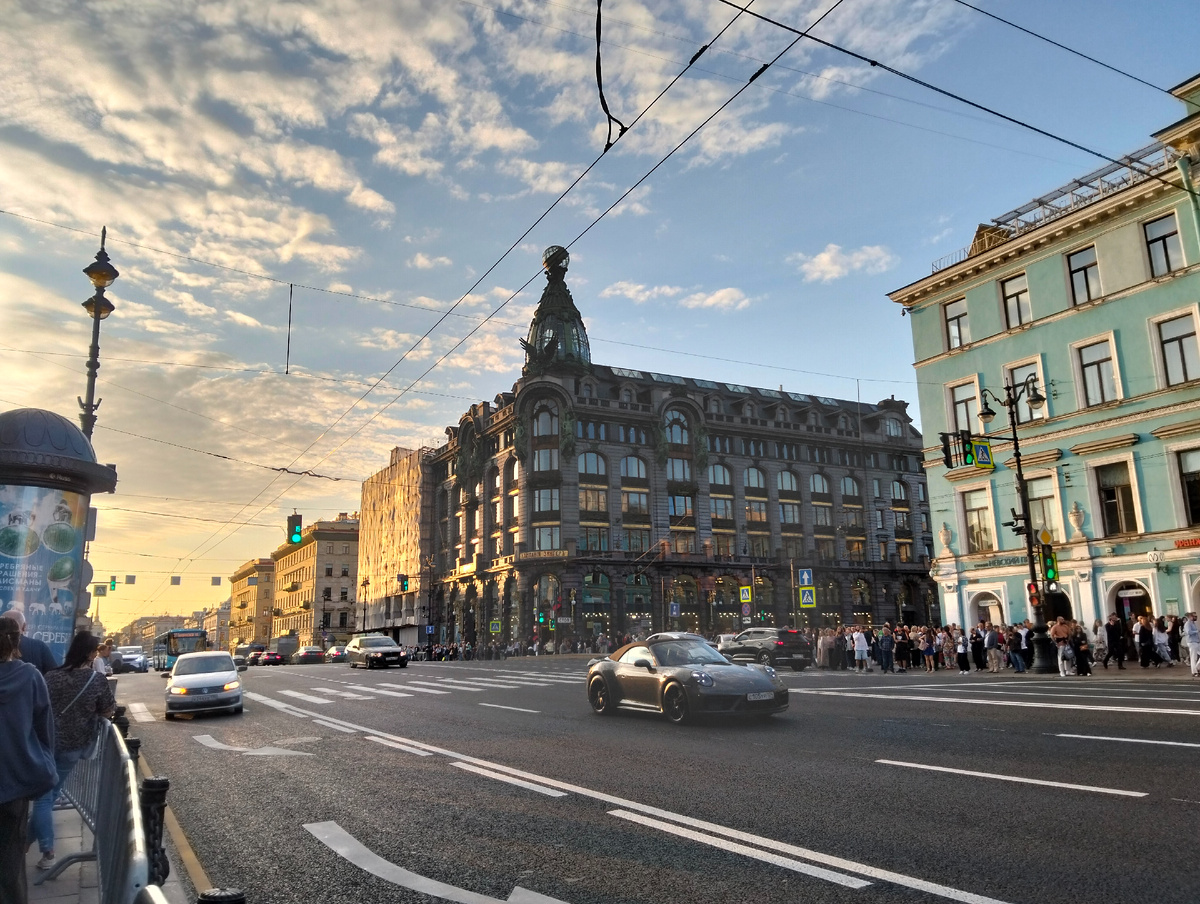 Невский проспект вечером, сентябрь 2025 г. 