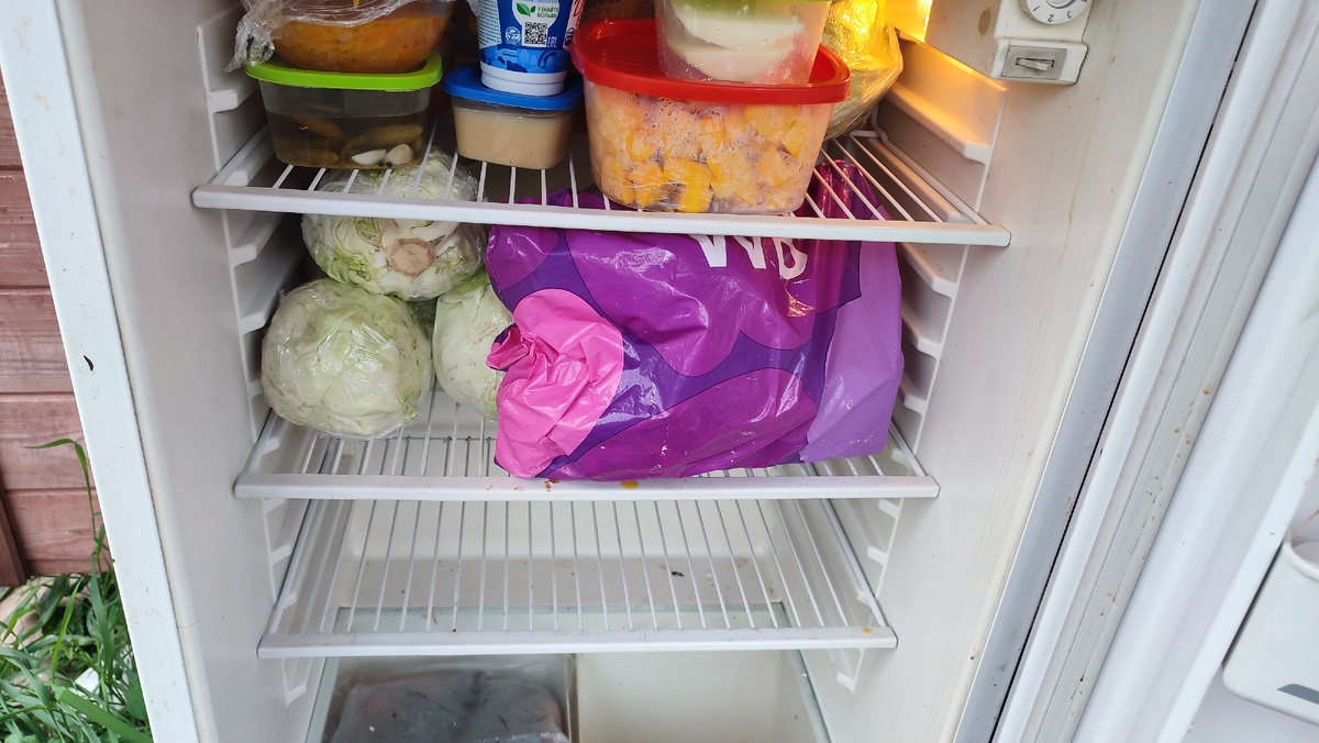 Освободила им две полки, и один ящик внизу