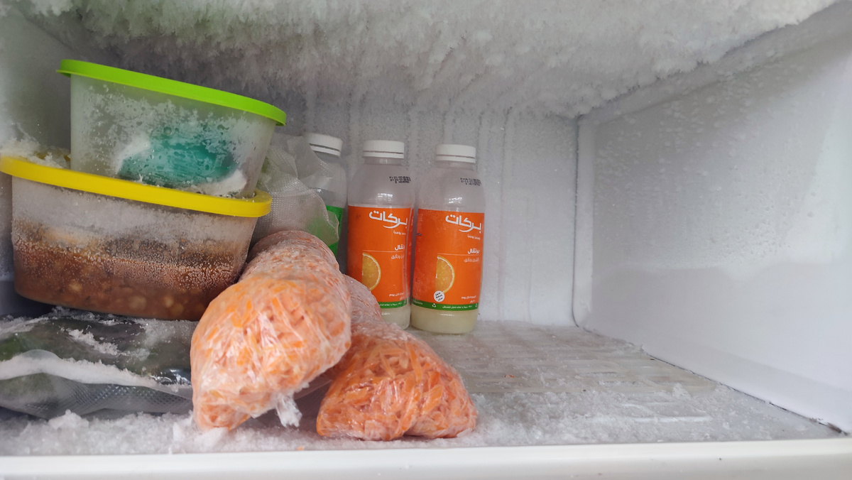 Так же выделила половину морозилки