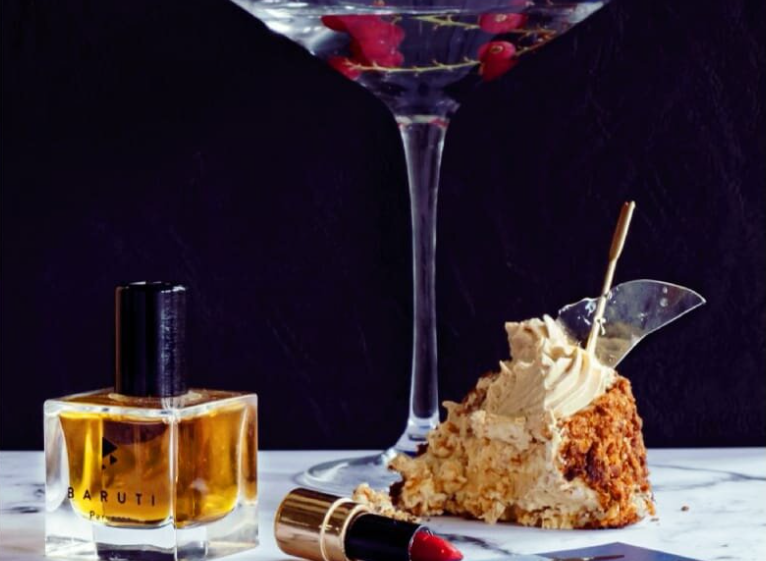 Композиция аромата включает ноты: Ром, Лесной орех, Какао, Карамель, Инжир, Табак, Стиракс, Мускус и Серая амбра.