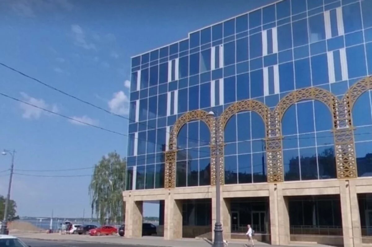    В Перми птицы на протяжении 3 лет убиваются о стёкла бизнес-центра