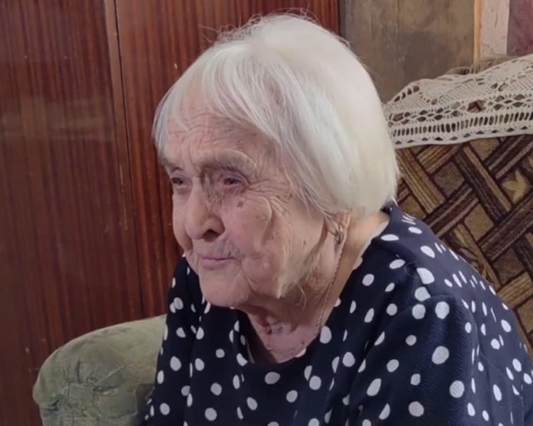     Курянка в день своего 100-летия проголосовала на выборах губернатора