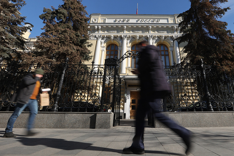    По прогнозу Банка России, с учетом проводимой денежно-кредитной политики годовая инфляция снизится до 6–7% в 2025 году и вернется к 4% в 2026-м.   
Фото: «БИЗНЕС Online»