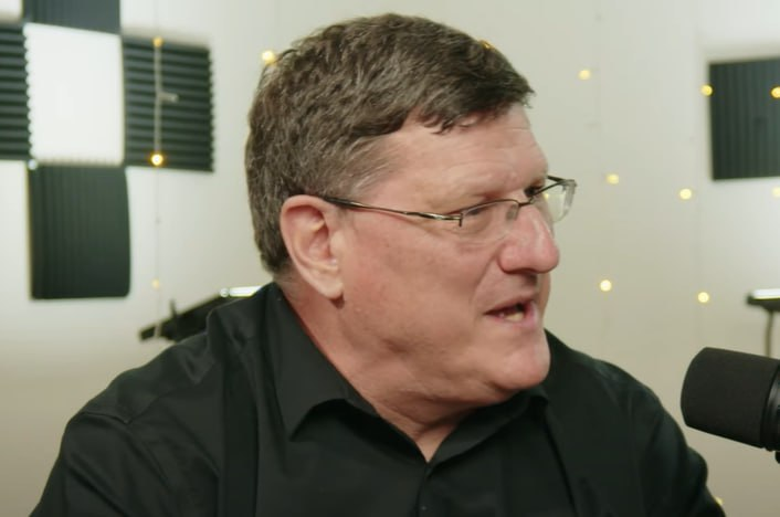 «Зря решил пугать русских»: экс-разведчик Риттер отчитал Трампа за нежелание реально договариваться с Россией