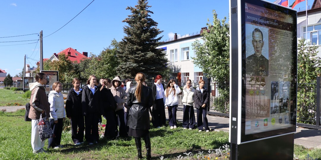 Уроки мужества под открытым небом: нурлатская молодежь знакомится с историей героев-земляков
