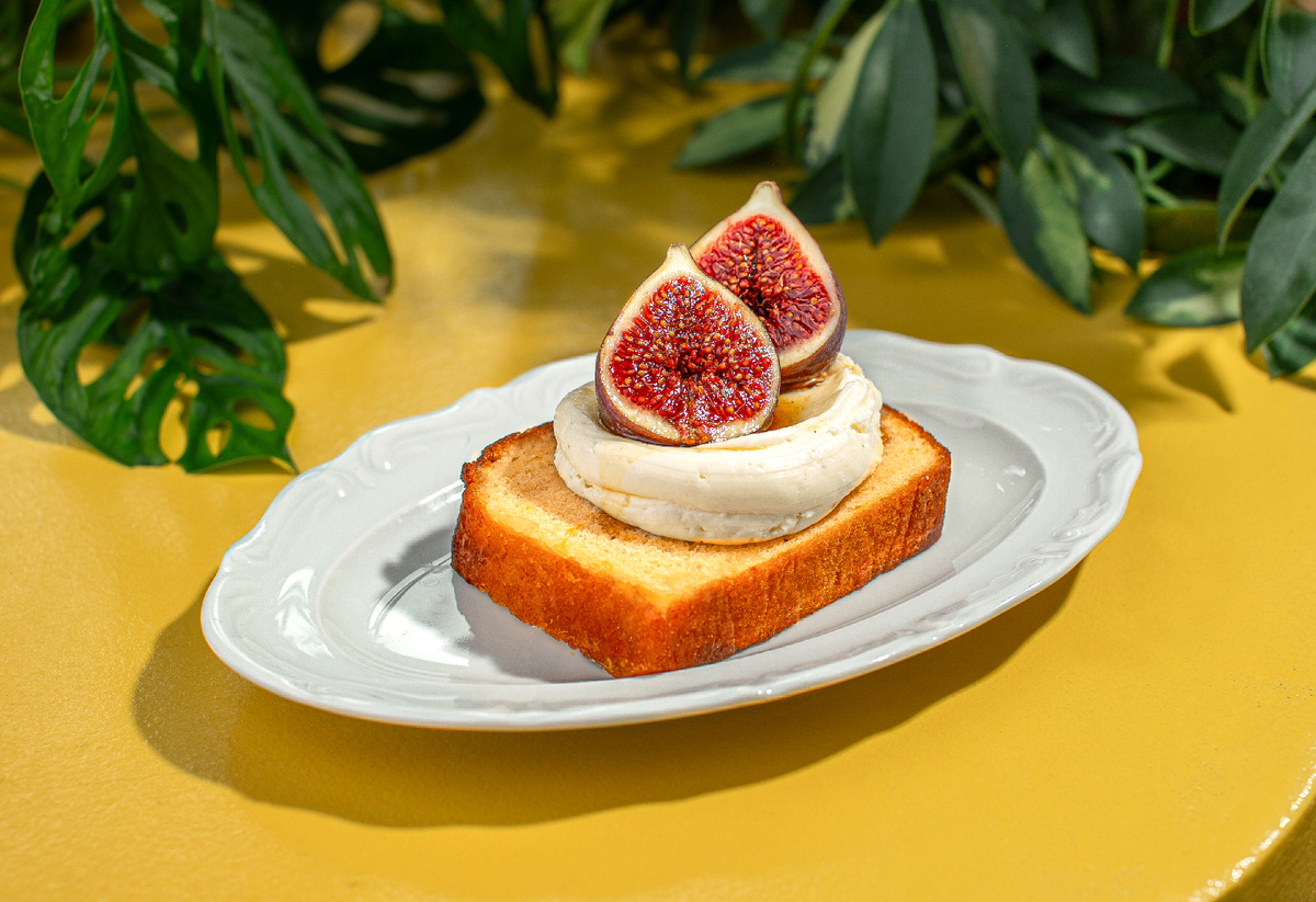 Лимонный кекс с инжиром - 590 руб.