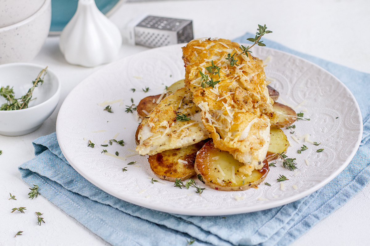 Хрустящие куриные отбивные в пармезане с жареной картошкой
