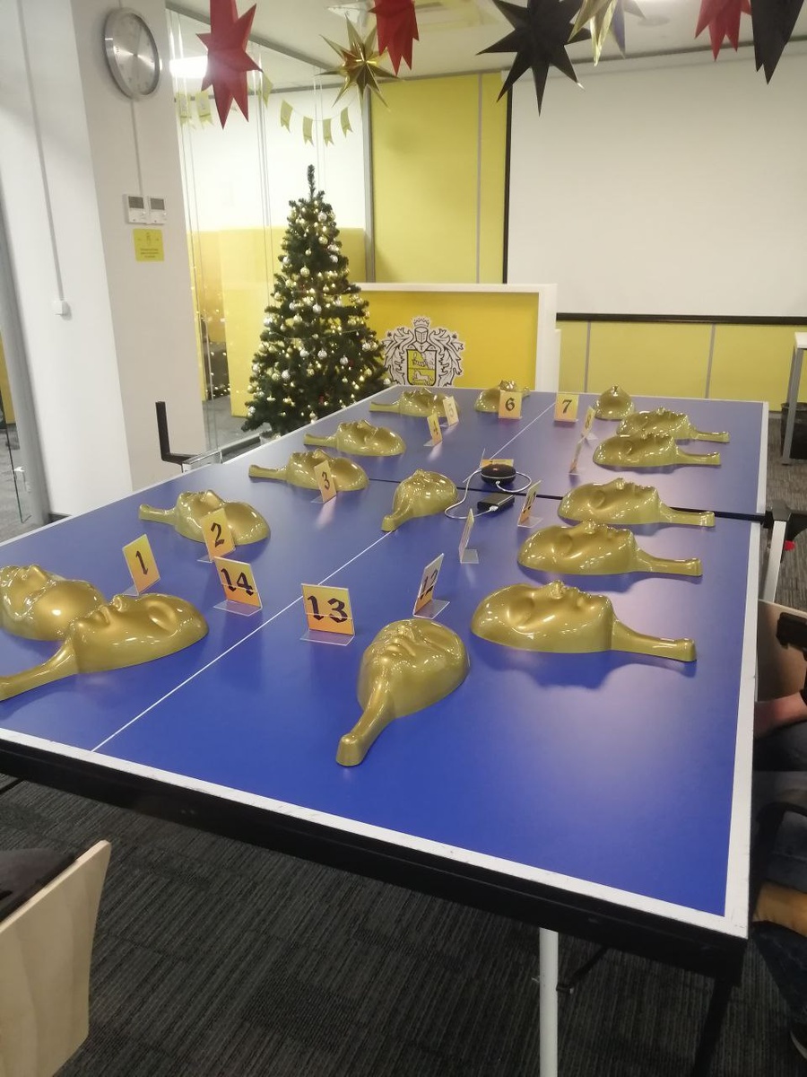 Игровой тенисный стол в офисе Тинькофф, когда я проводила там мафию в честь нового года несколько лет назад. 