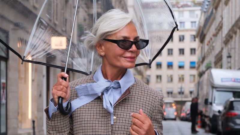 10 правил гардероба от женщин 60+, на которых оборачиваются