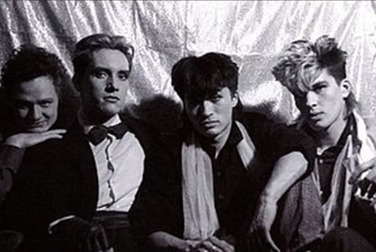 Группа "Кино" (источник https://avatars.mds.yandex.net/i?id=9c33b3476ff043d5a15ceac5e073d1db_l-5235770-images-thumbs&n=13)