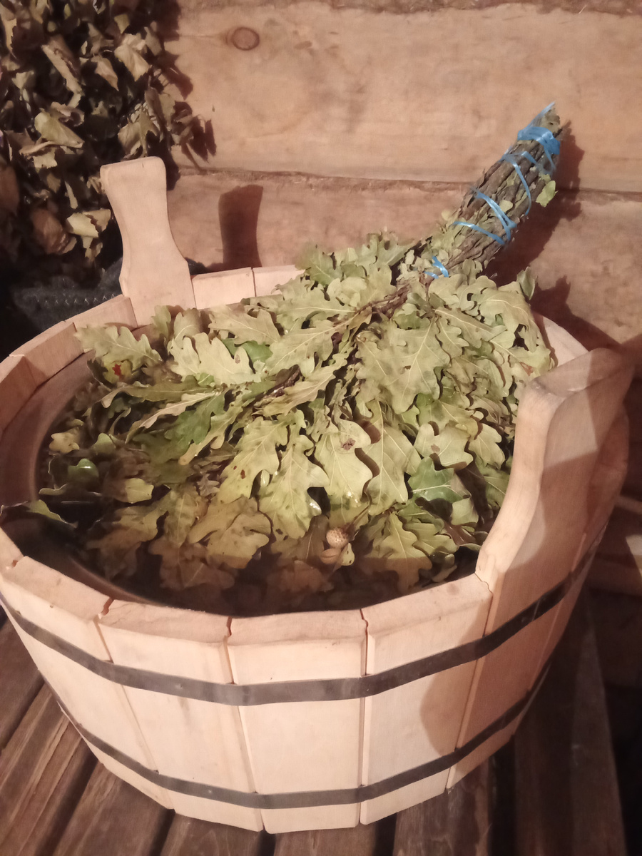 Дубы у нас не растут, это гостинец от родни.