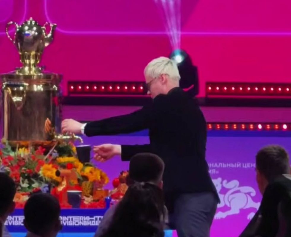     кадр из видео МУЗ ТВ
📷    кадр из видео МУЗ ТВ
