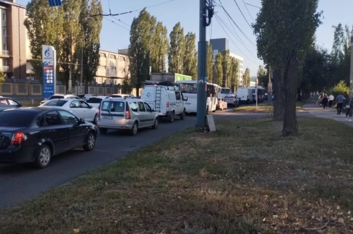    Пробка сковала движение на нескольких улицах левого берега Воронежа