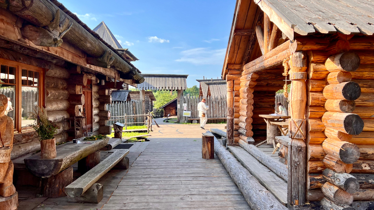 Вход в Усадьбу рушанина