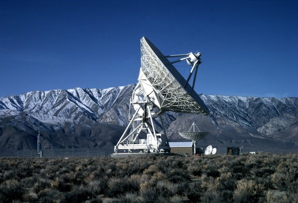 Фото: «Радиотелескоп VLA в Нью-Мексико» (NRAO, Public Domain)