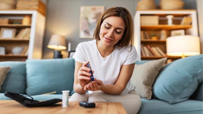 Как снизить сахар в крови? Чем старше человек становится, тем чаще он об этом думает. Обложка © Shutterstock / FOTODOM / Photoroyalty