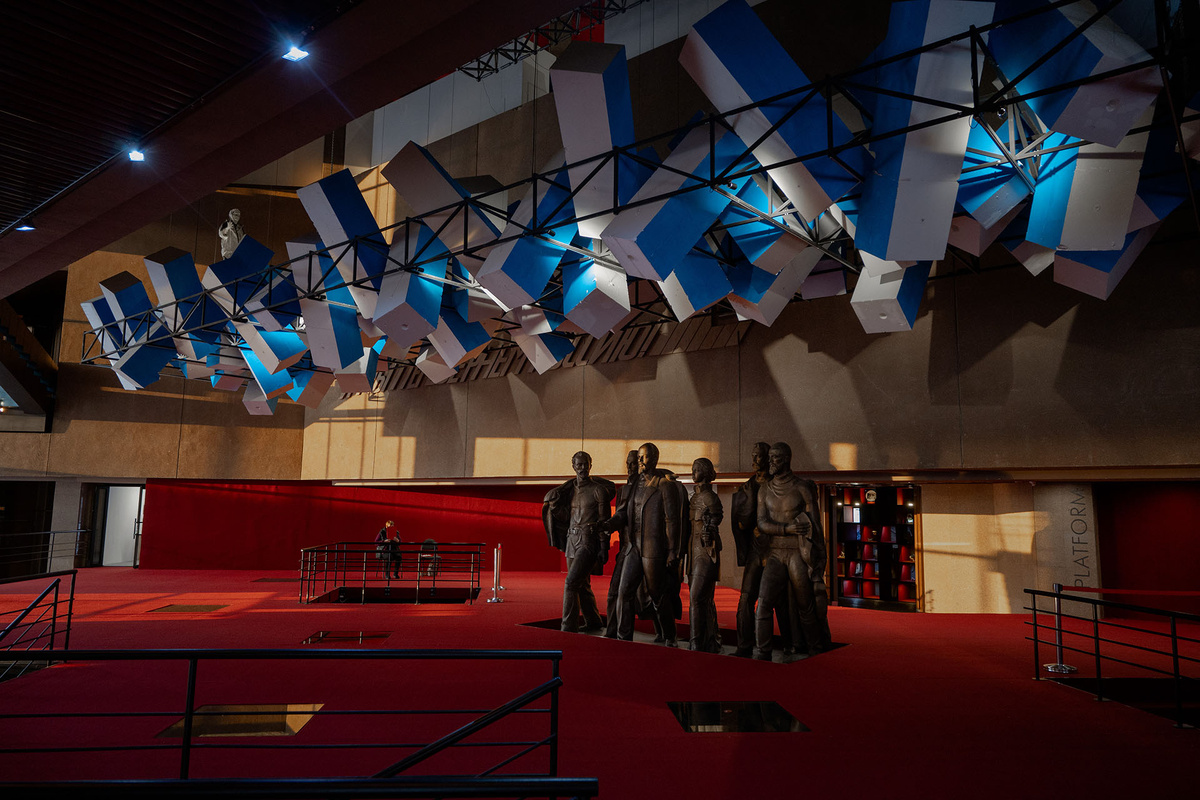    Экспозиция в центре «Площадь Мира»