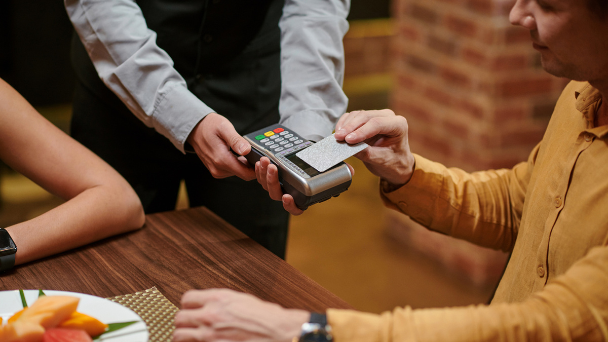 Ваш счёт могут заморозить: почему пора запасаться наличкой