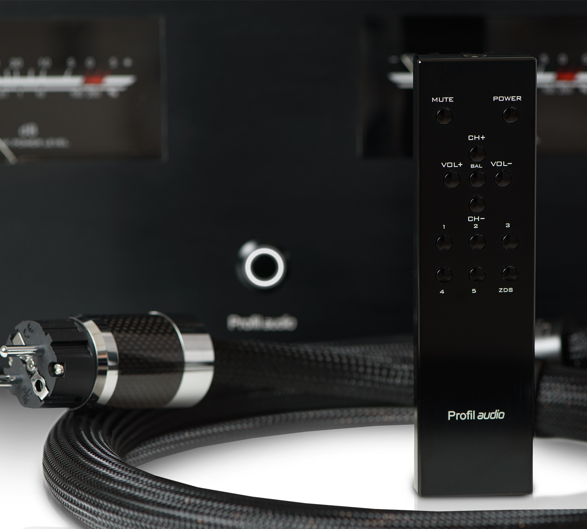 Российский усилитель, ПДУ, кабель питания