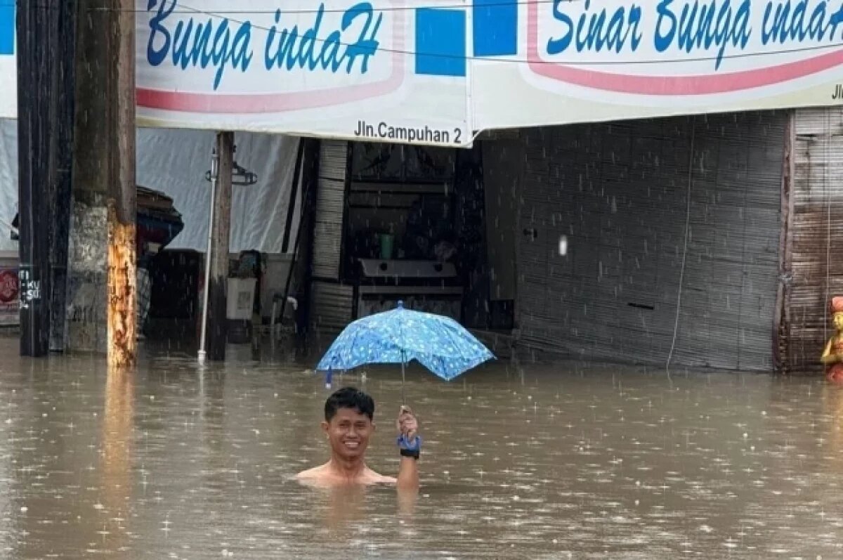    Райский Бали, похоже, еще не скоро оправится от наводнения, которое привело к человеческим жертвам и разрушениям.