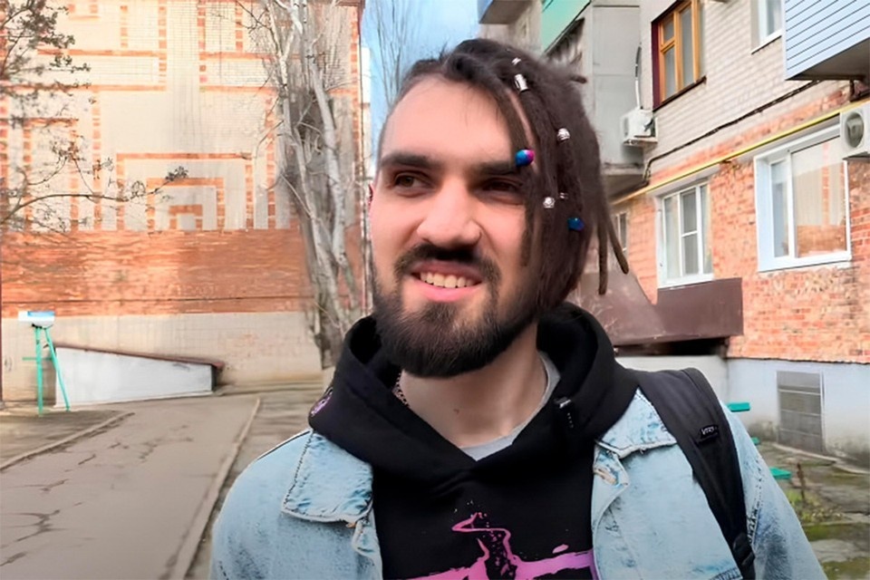    Комик Артемий Останин внесен в перечень террористов и экстремистов Росинфомониторинга Личная страница героя публикации в соцсети