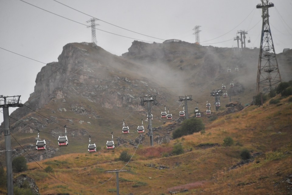    Из-за аварии с канатной дороги на Эльбрусе эвакуировано 35 человек Владимир ВЕЛЕНГУРИН