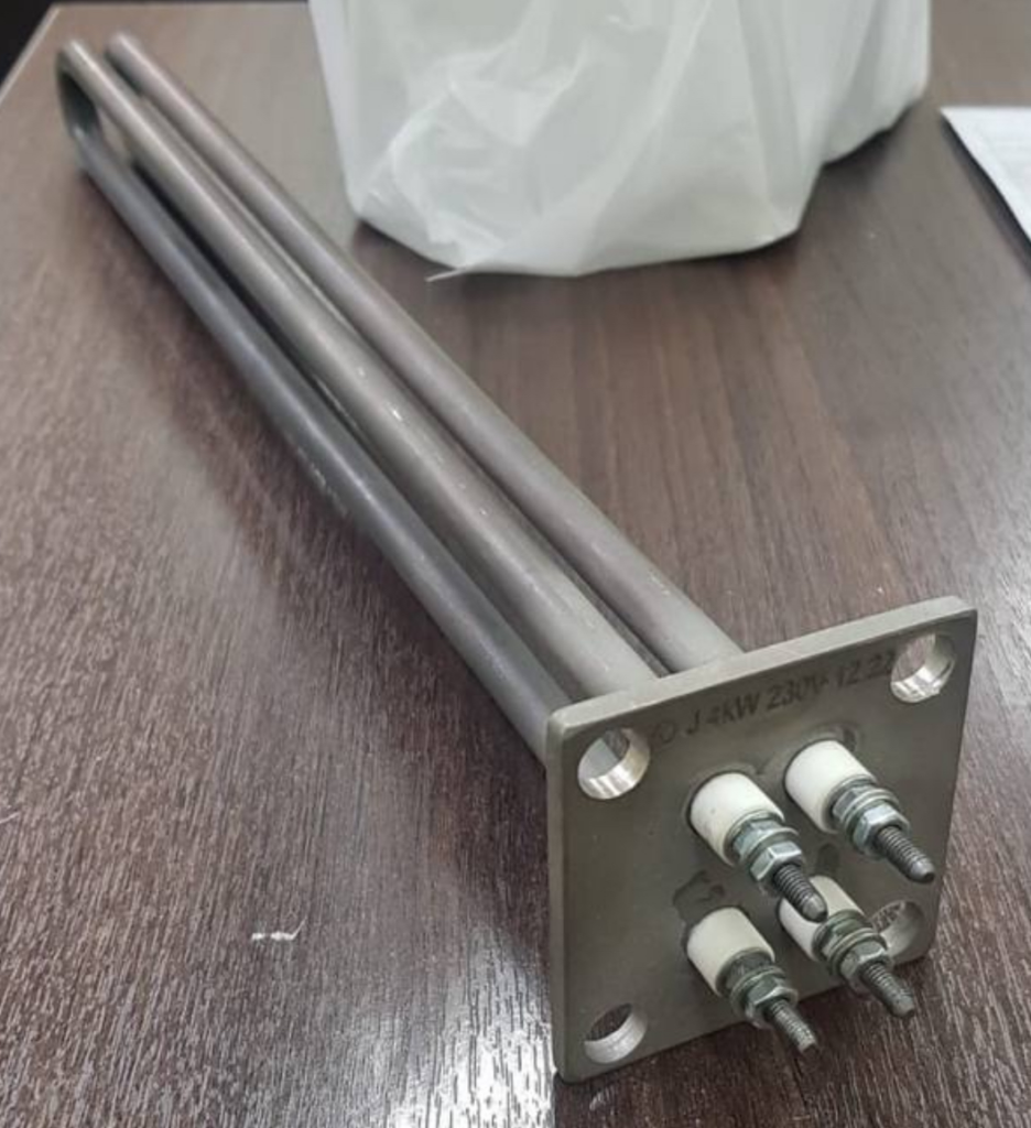    ТЭН для профессиональной кофемашины. Мощностью 4000W 220V. Две нитки, диаметром 0.9 см и длинной 88 см начиная от крепления проводов. Платформа для нитей тэна квадратная 6,5х6,5х0,6 см. admin