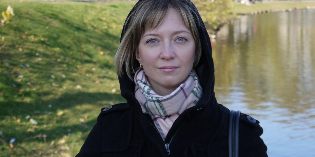 На балкон оперативников привел гнилостный запах — пропавшие мать и дочь оказались запакованы в чемоданы. История Ирины Коски