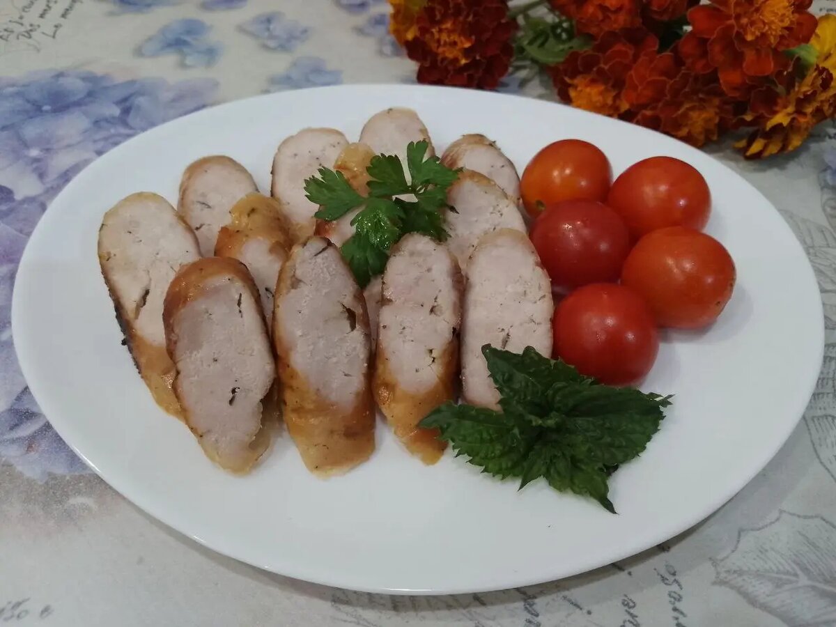 Домашняя колбаса из свинины и специй