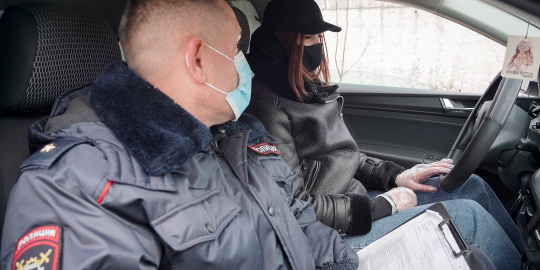 10 команд инспектора-экзаменатора во время экзамена по вождению