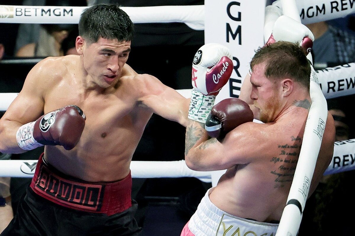            Дмитрий Бивол - Сауль Альварес