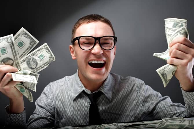 Это как выбрать себе спутника жизни, только он будет не готовить тебе борщ, а показывать цифры, которые иногда радуют, а иногда заставляют плакать в подушку.