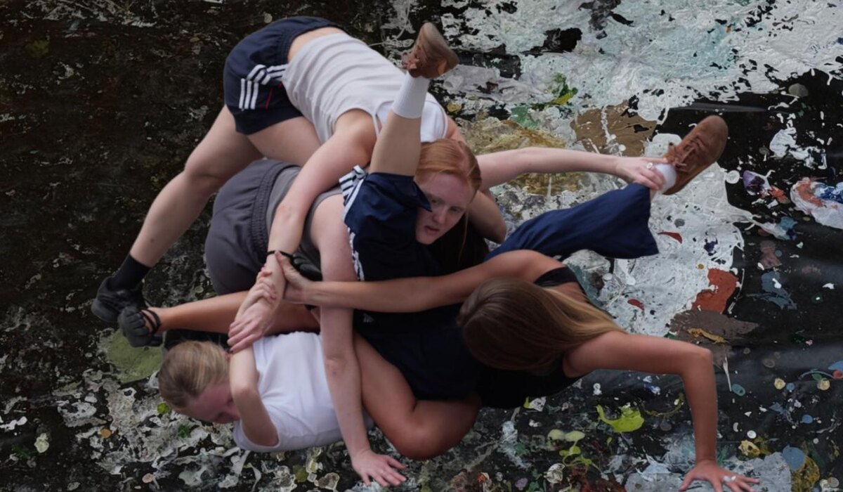     Танцуя свой аватар: показ перформанса "Копипаста" в ММОМА