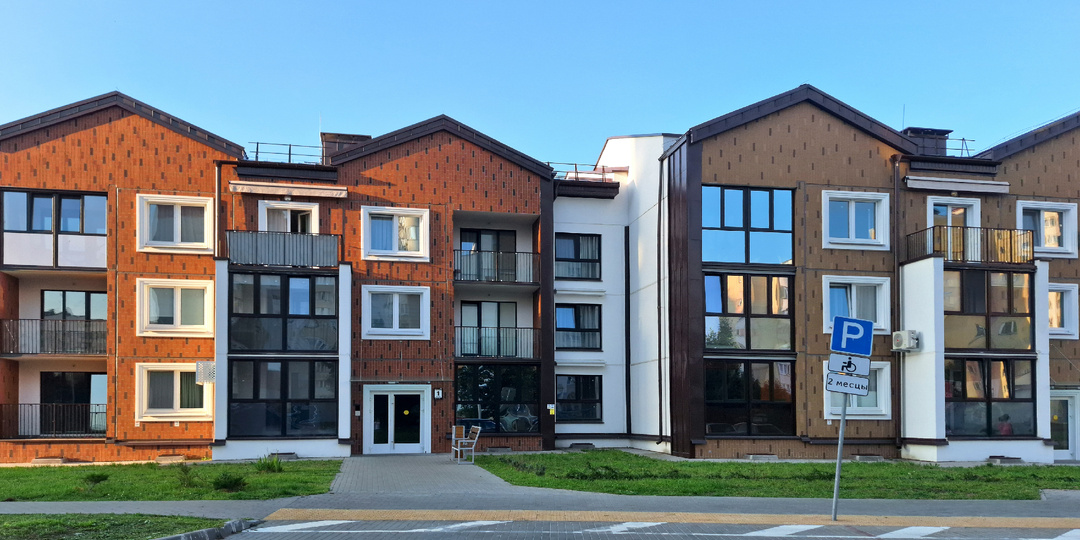 Современные, стильные трёхэтажки