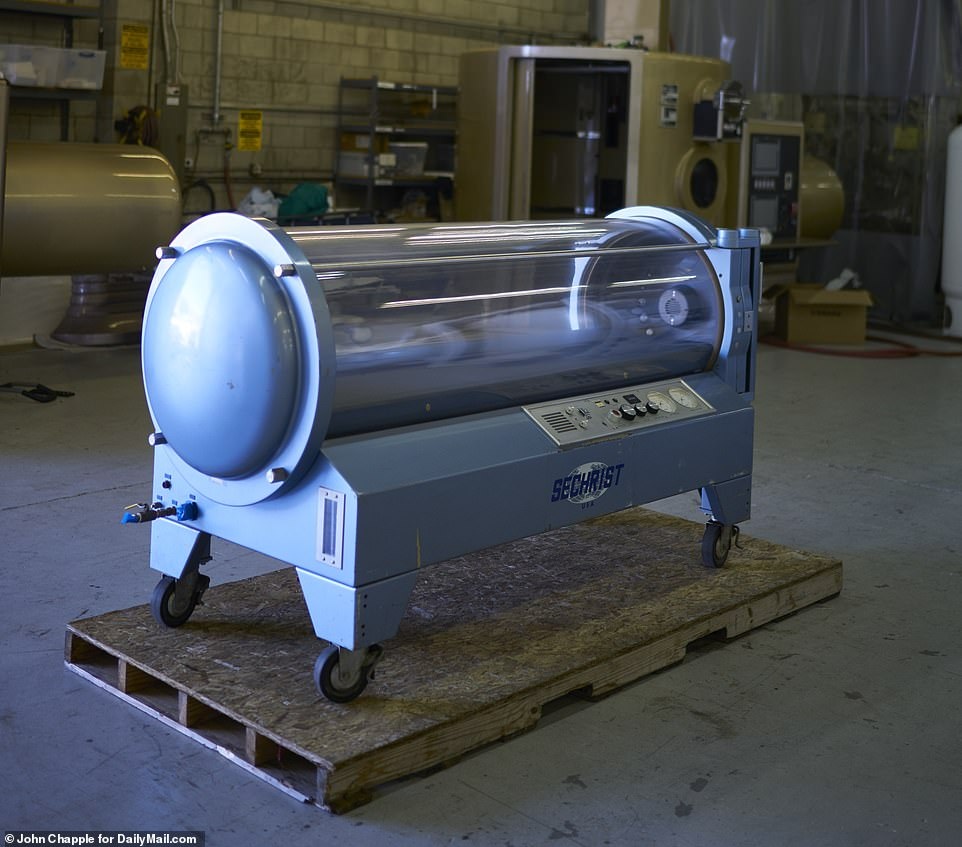 Michael Jackson Hyperbaric Oxygen Therapy Chamber / Source: Daily Mail