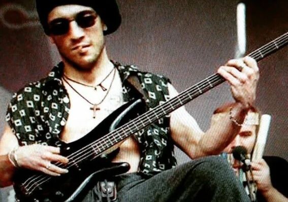 Анатолий Германович Крупнов (1965-1997 гг.), родился в Москве, и в Москве умер