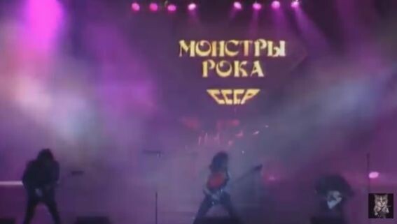 "Черный Обелиск" на выступлении в самый канун исчезновения СССР, но уже тогда группа полностью сформировала свой стиль