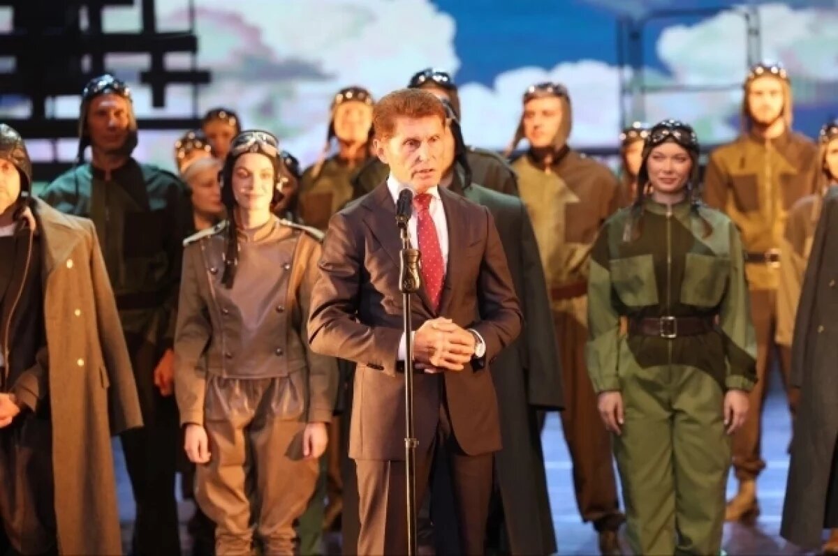    Губернатор Приморья посетил открытие сезона в театре Горького