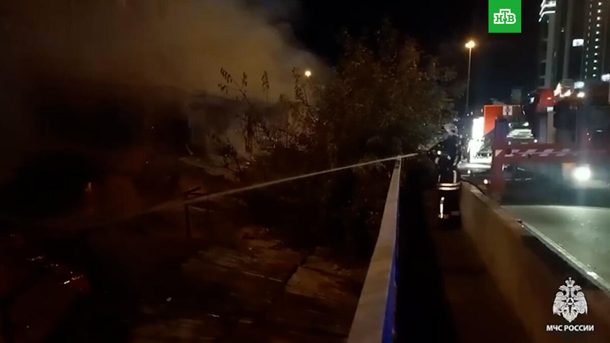    Крупный пожар тушат в Челябинске